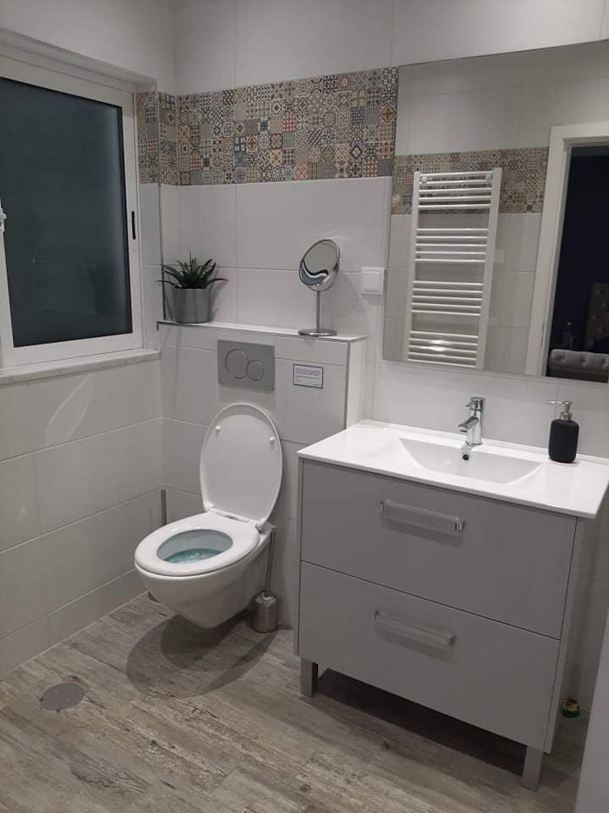 Villa Verde modern white bathroom