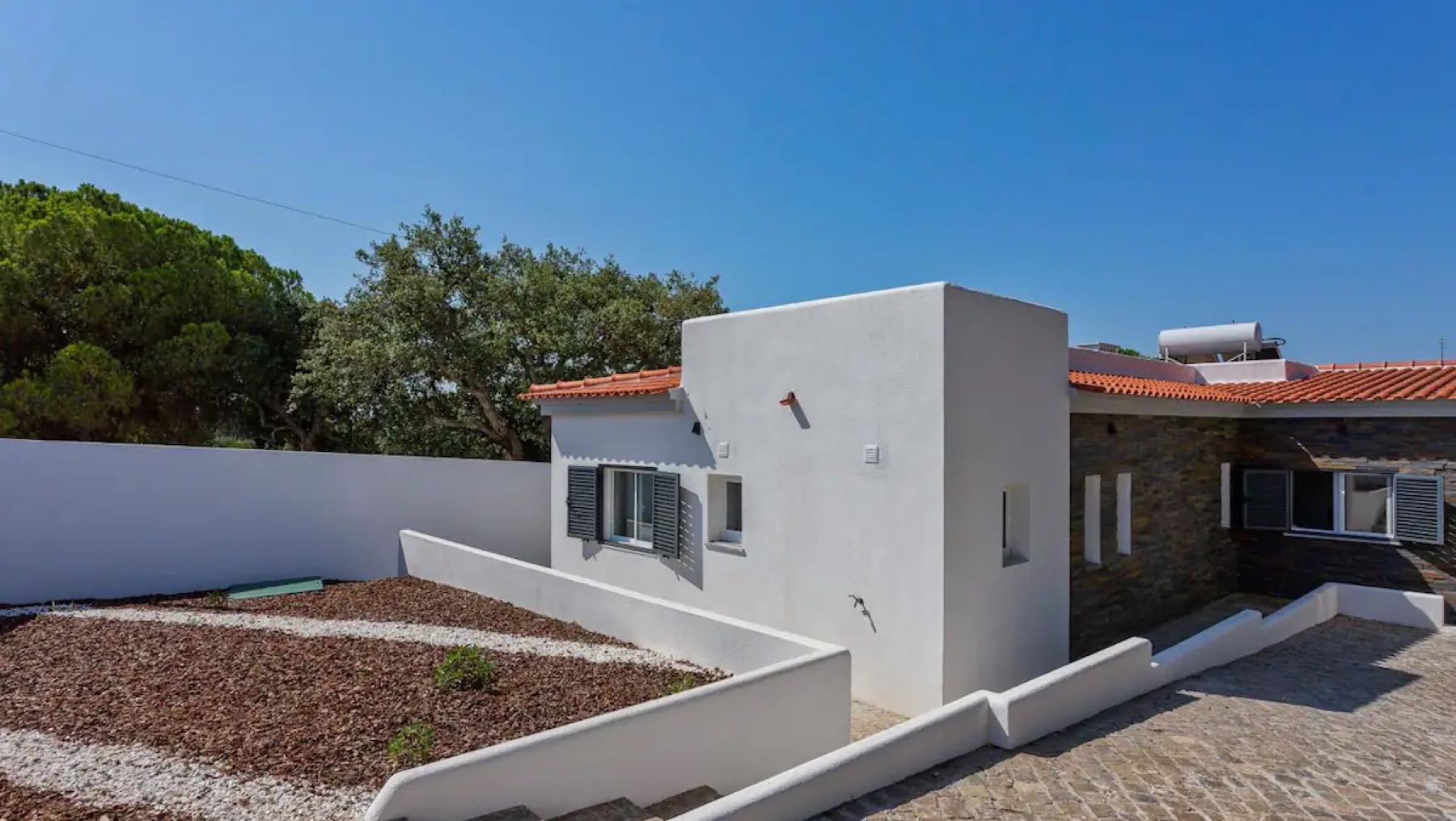Villa Verde whitewashed exterior and garden