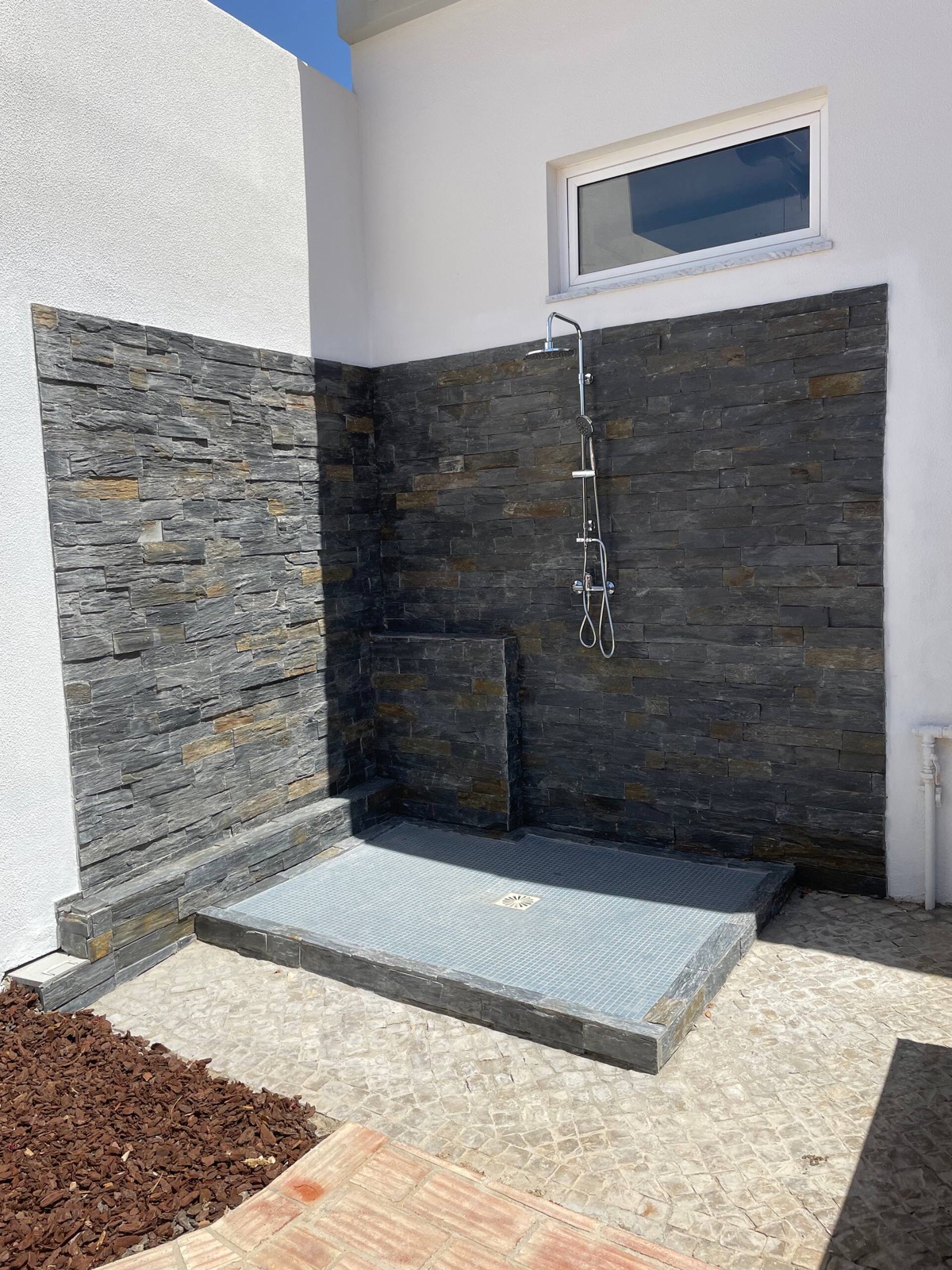 Villa Verde slate-clad outdoor shower