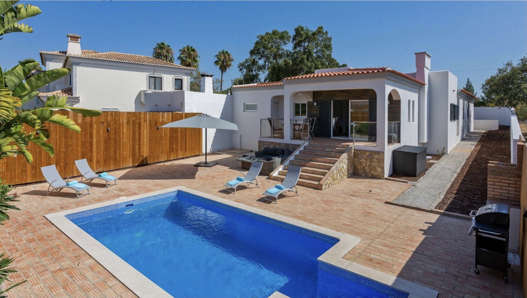 Villa Verde pool and terrace in the Algarve sunshine